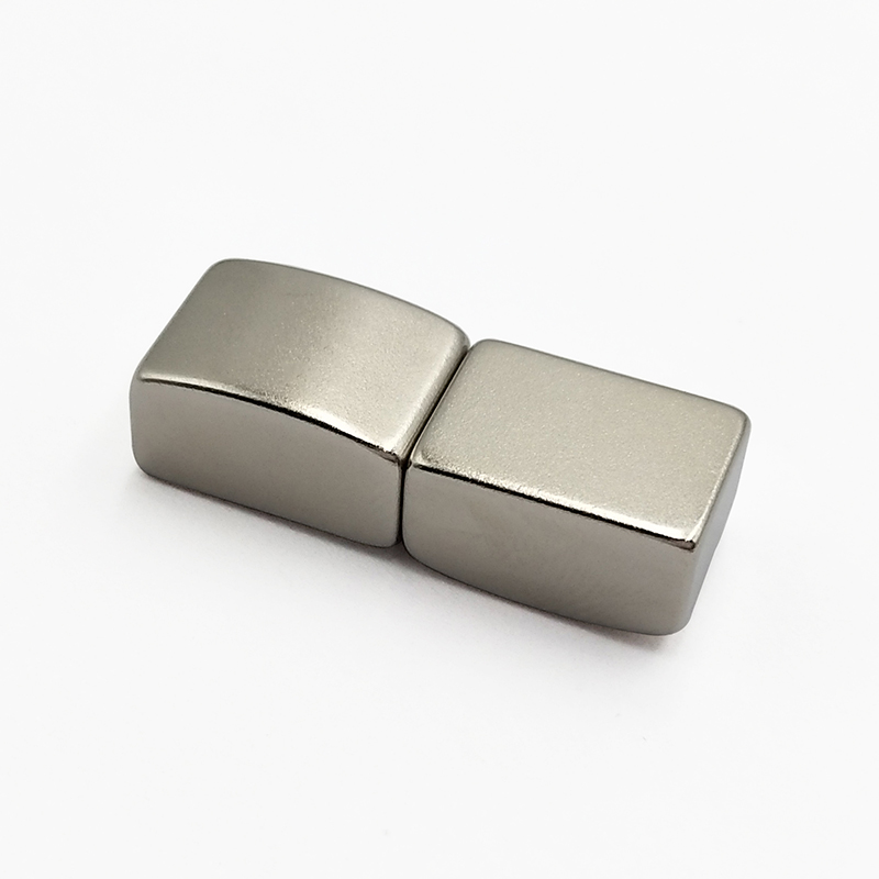 bread-shaped-N5-neodymium-magnet-4